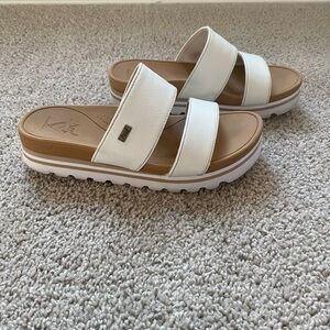 White and Tan Women's reef cushioned platform sandals | size 6